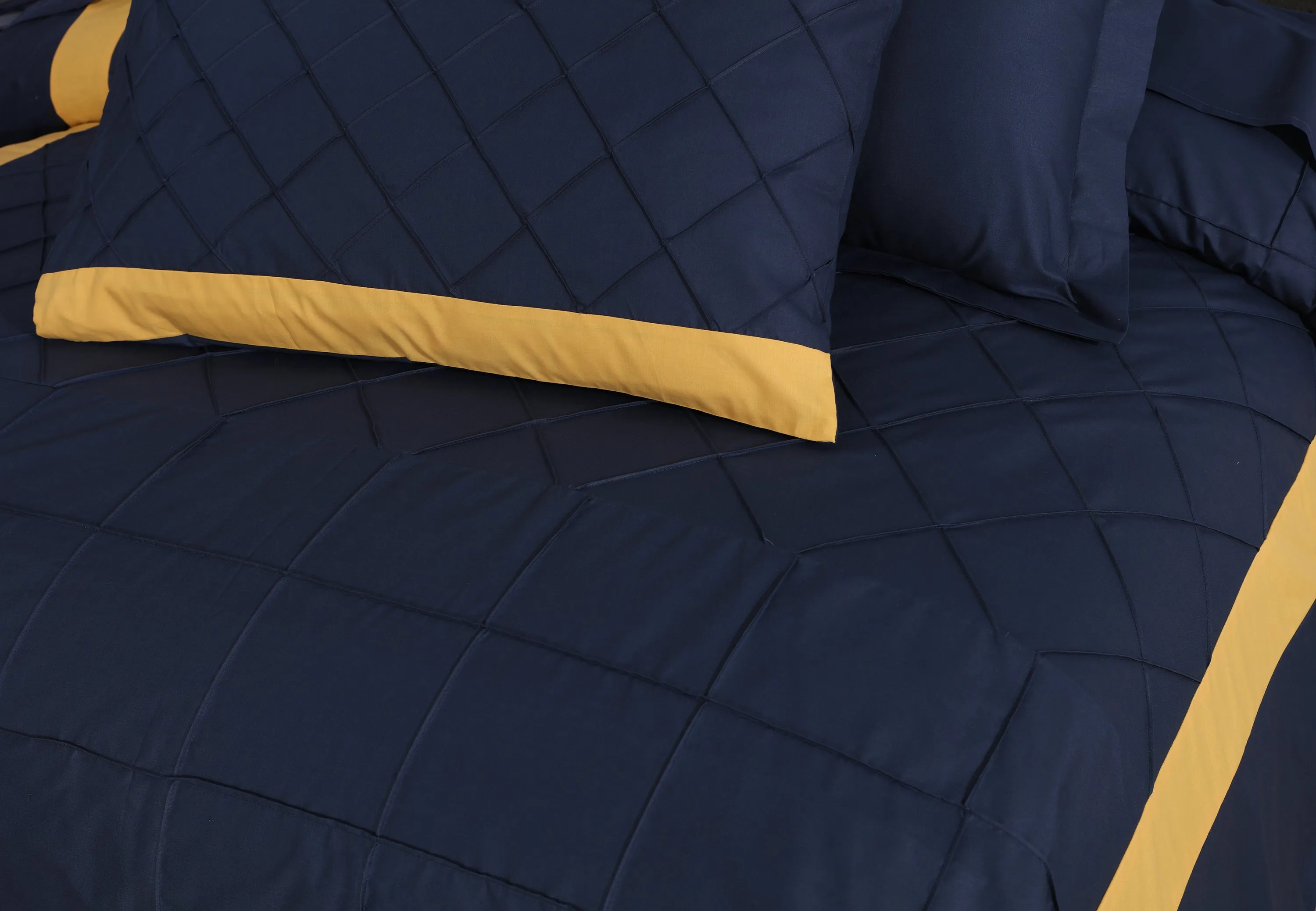 Brumiss-Bed Set 8 Pcs (Luxury)