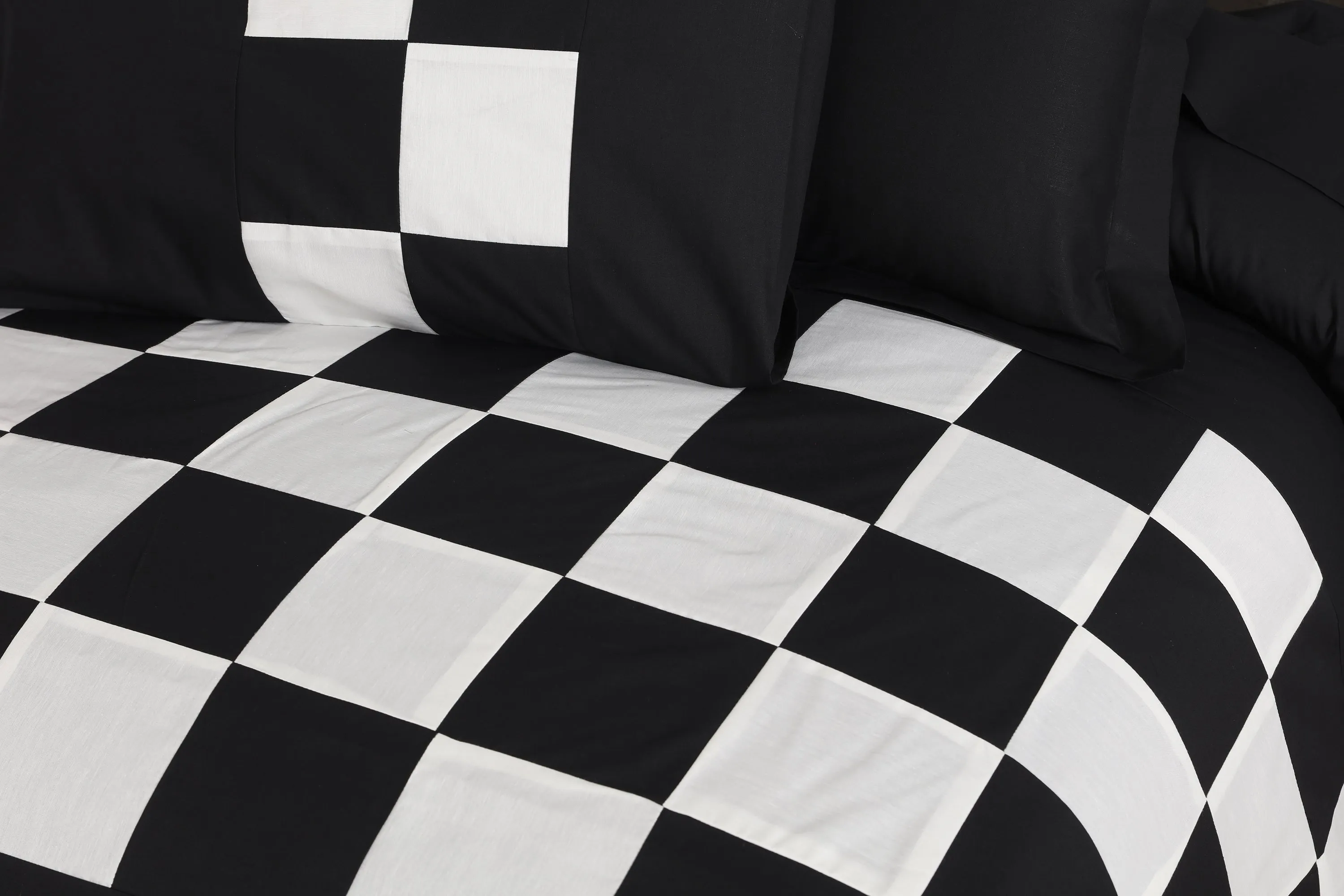Dariel-Bed Set 8 Pcs (Luxury)