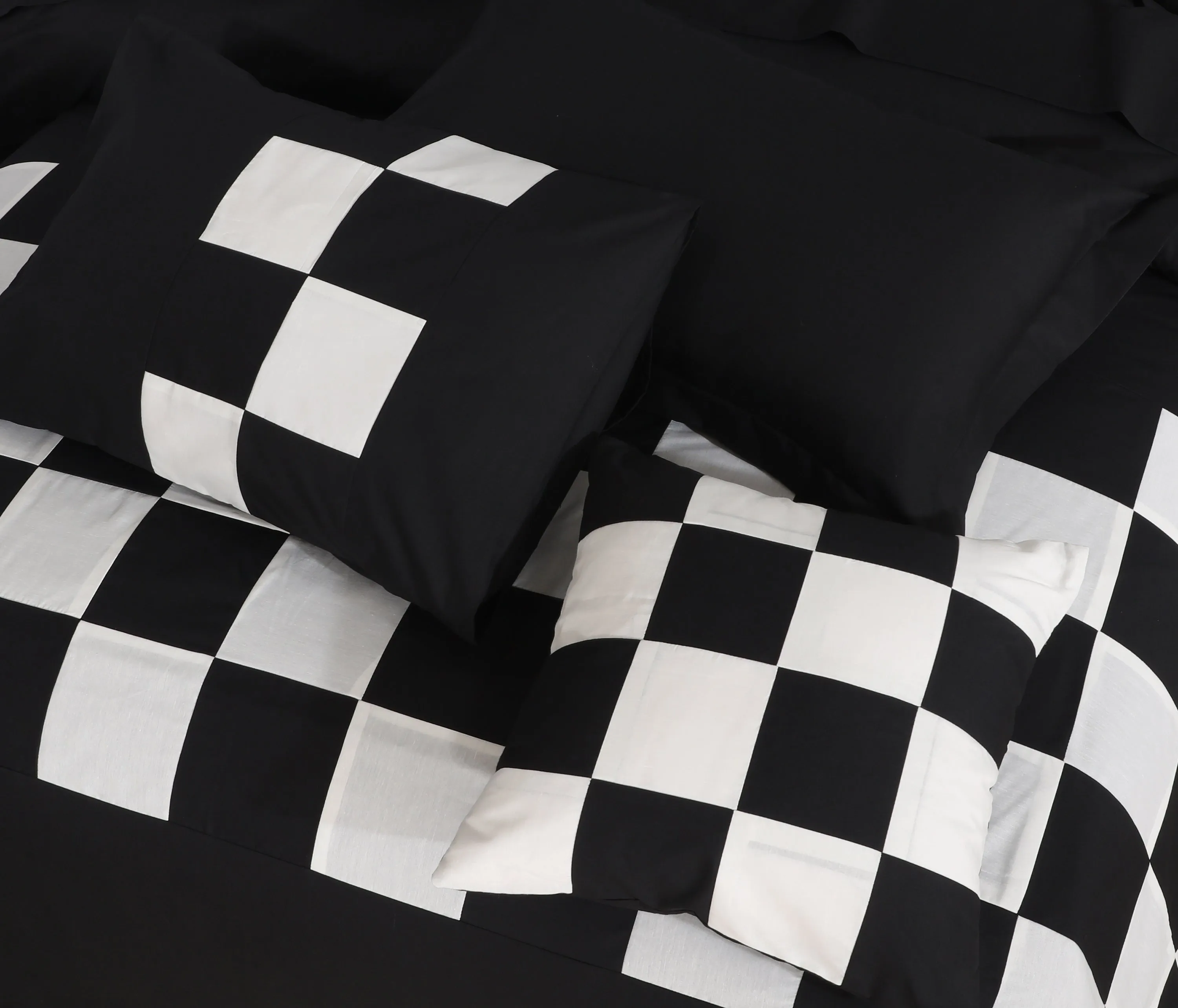 Dariel-Bed Set 8 Pcs (Luxury)