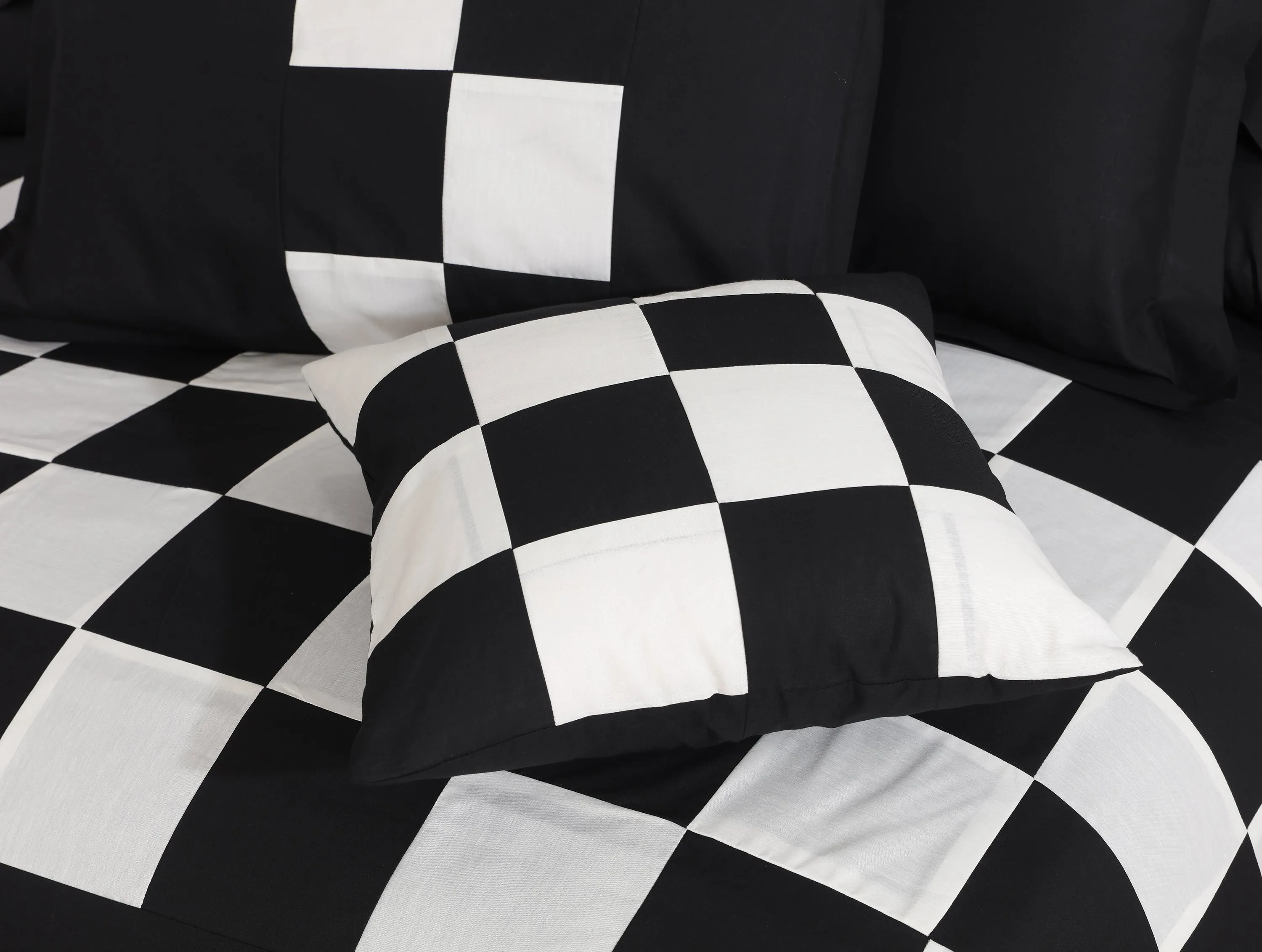 Dariel-Bed Set 8 Pcs (Luxury)
