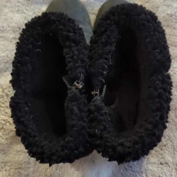 Ugg Boot Short Ankle Boot Black Leather With Sheepskin Ankle Strap Size 8