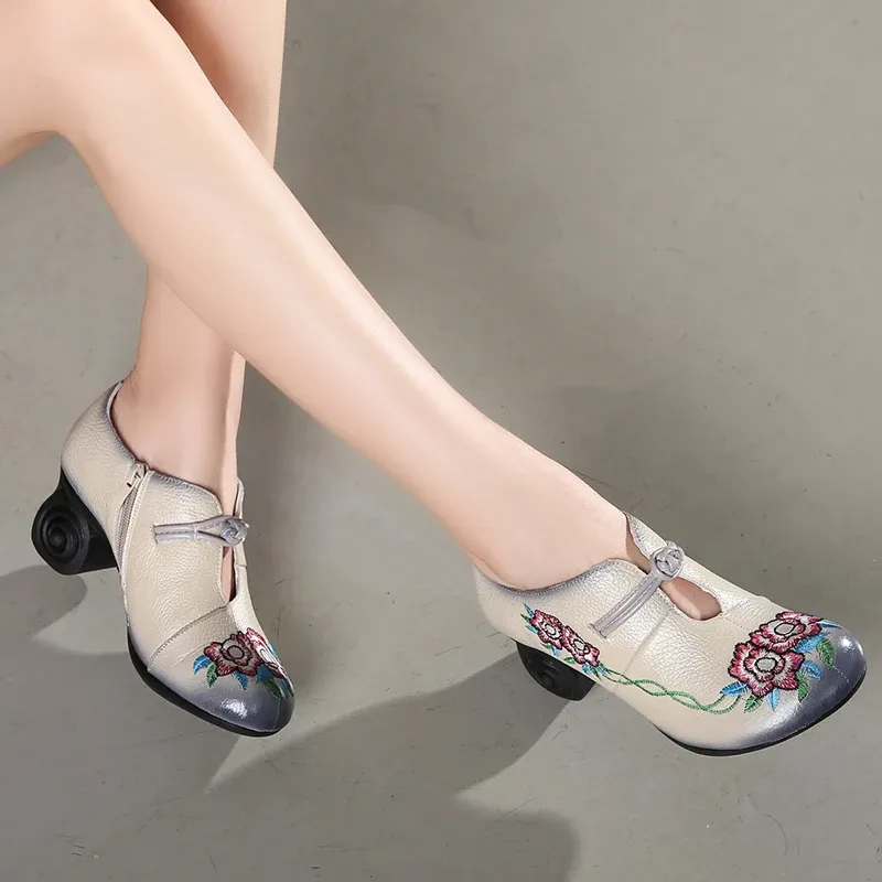 USS Shoes Aleida Women's Embroidery Pumps Shoes